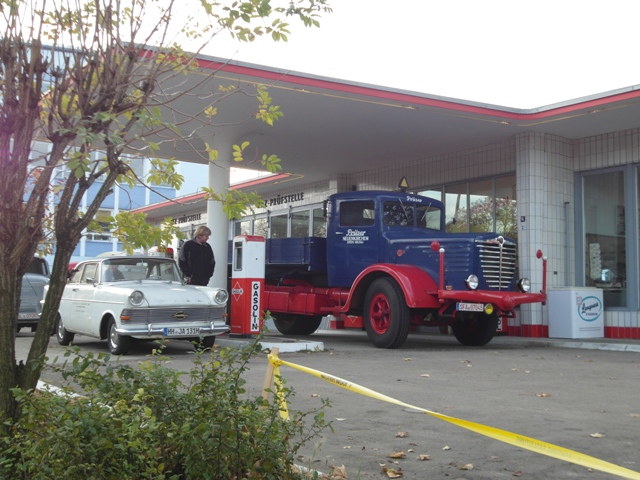 B&uuml;ssing 7000 Tankstelle.jpg
