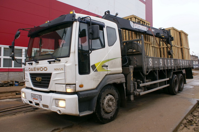 Daewoo_Novus_6&#1093;4_V_HR_HIAB_01.jpg