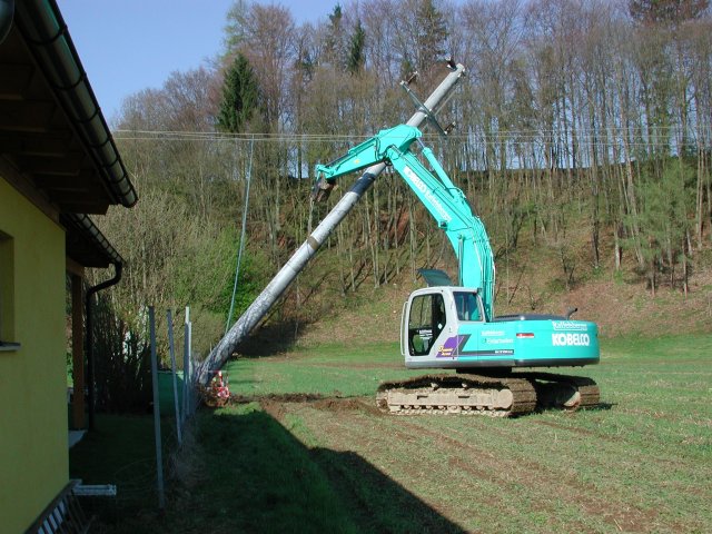 Kobelco.jpg