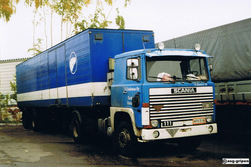 SF Lindeman OY PEX Scania 111.jpg