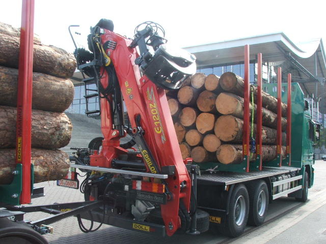 Actros MP2 Holzlaster 002.jpg