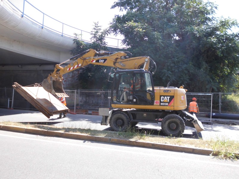 Caterpillar M313D (5).jpg
