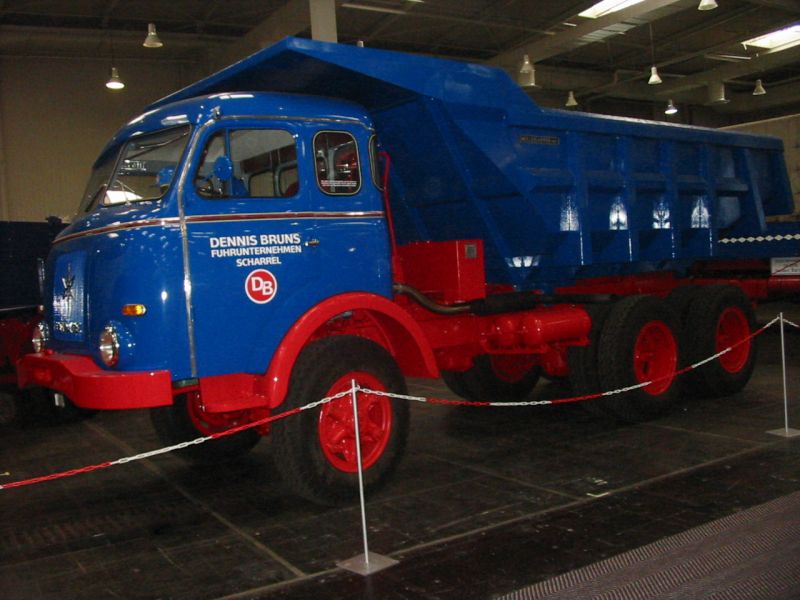  Henschel-HS3-180-TAK-Muldenkipper-Bruns-
260906-kr02.jpg