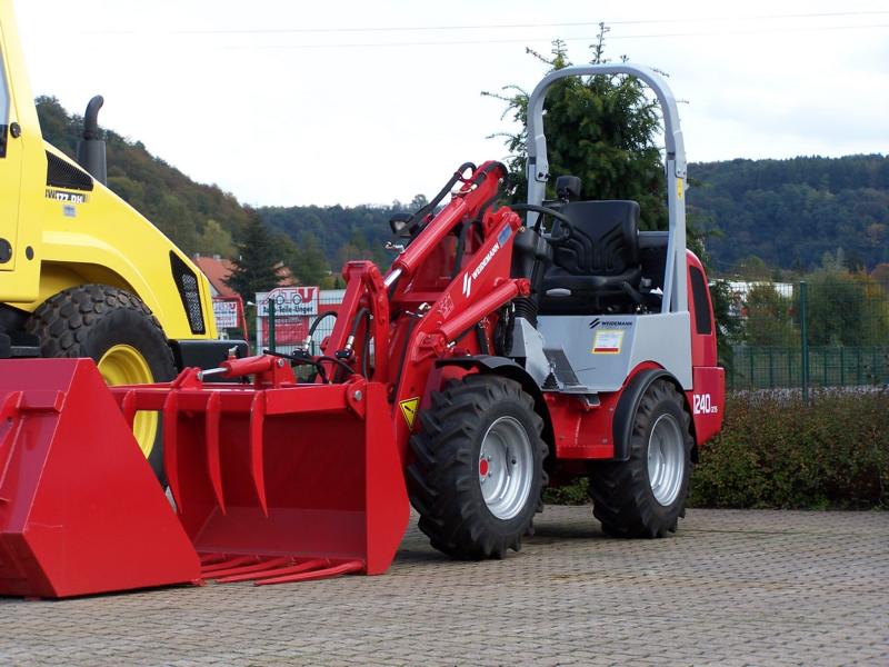 Weidemann 1240 CX 35-02.jpg