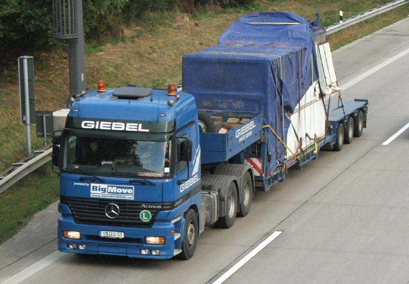 GIEBEL Actros 2653 TiSz DSC00170 (2) (2).jpg