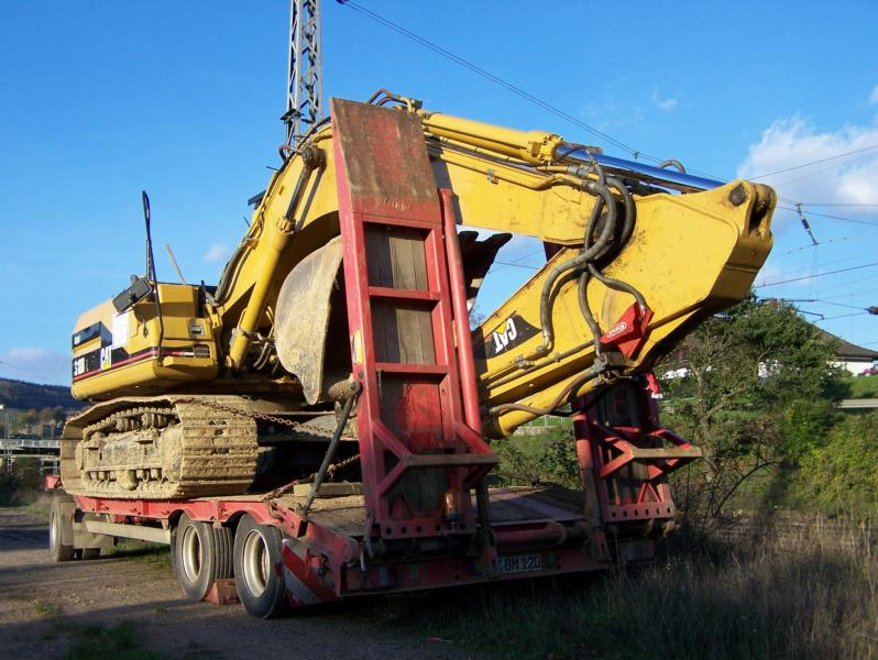 Caterpillar 318B L_01.jpg