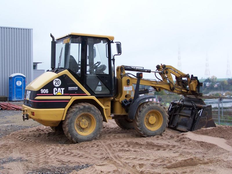 Caterpillar 906.jpg