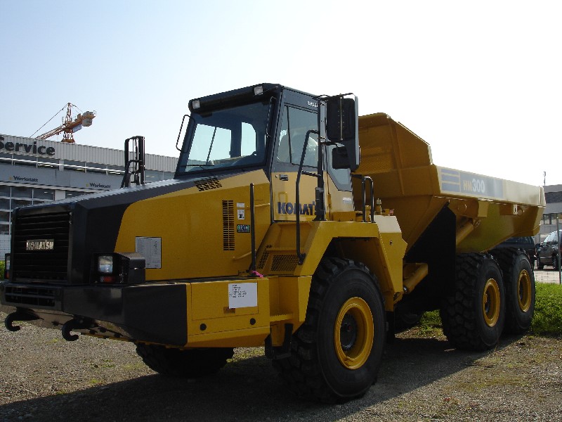 Komatsu HM 300 (2).jpg