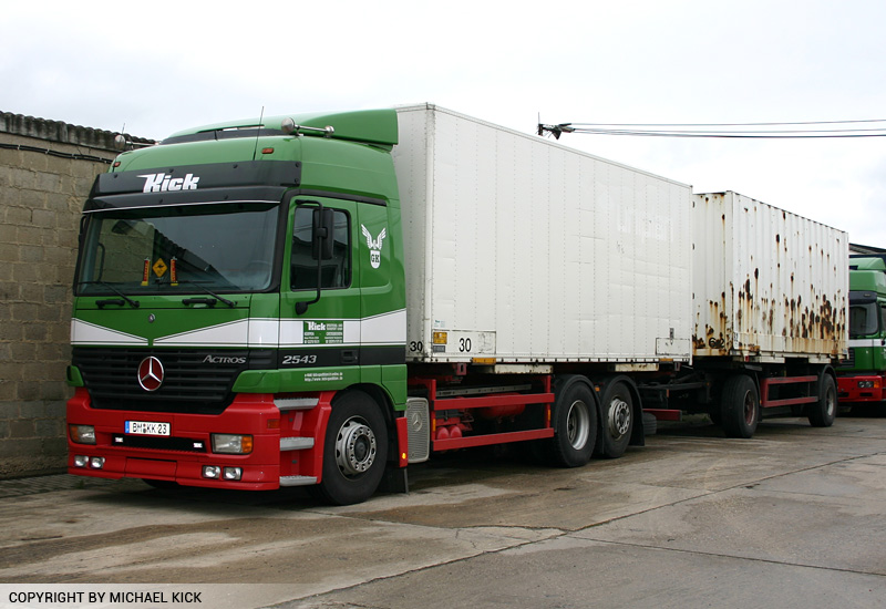kick-actros-23-01.jpg