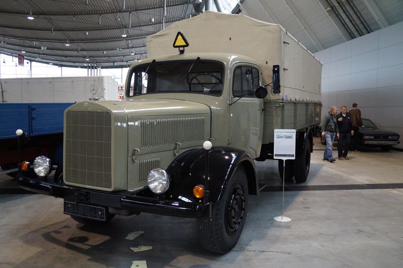  MB-L5000-BJ1951-Pritsche-grau_20140315_0
02.jpg