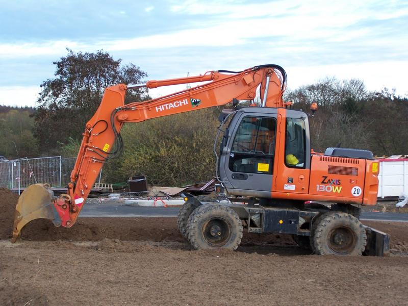Hitachi Zaxis ZX 130W-02.jpg