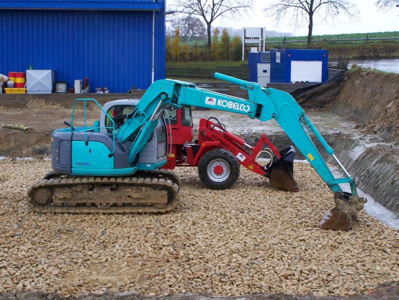 Kobelco E 135 SRLC.jpg