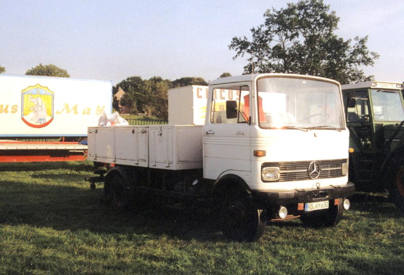 MB 813 Zirkus Beifahrerseite (2).jpg