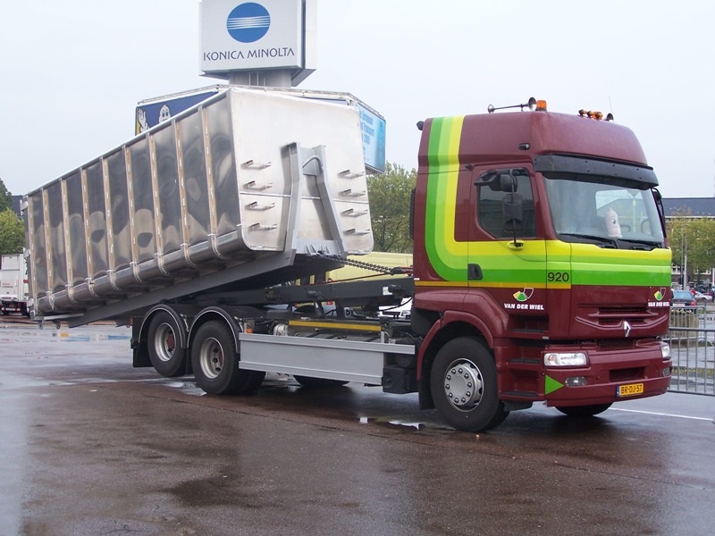 Renault Premium 420 6x2 van der Wiel Drachten.jpg