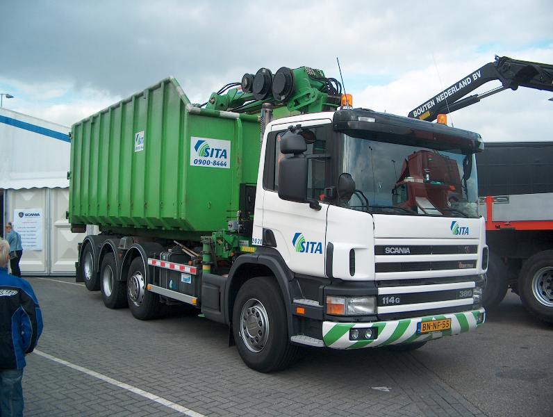 Scania P 124 GB 8x2 420 Sita Zwolle.jpg