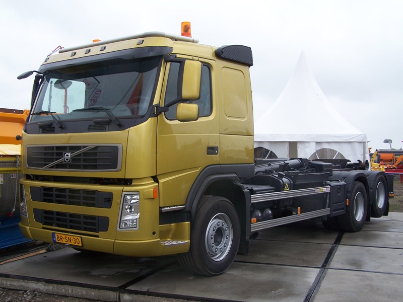 Volvo FM 440 6x2.jpg